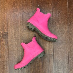 Joules Women's Bright Pink Ankle Rain Boots, Perfect For Gardening, Size 7